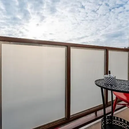 Design In The Center Of דירה *