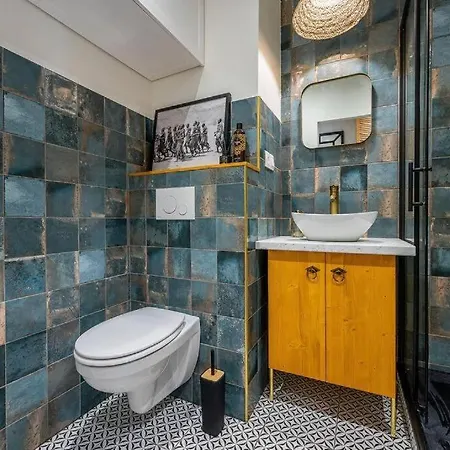 Design In The Center Of דירה